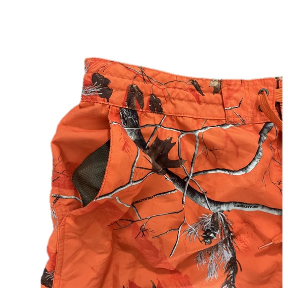 Cabela’s Realtree cargo hybrid swim/board shorts, orange woodland camouflage 2XL - Picture 4 of 4